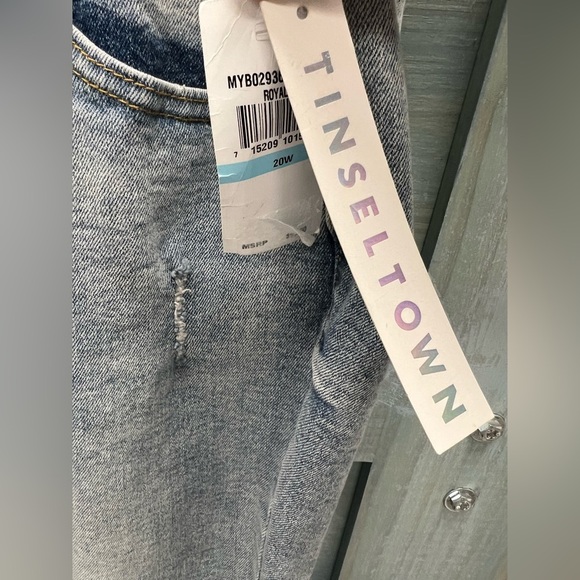 Tinseltown Hi-Rise Flare Jeans - Picture 5 of 5